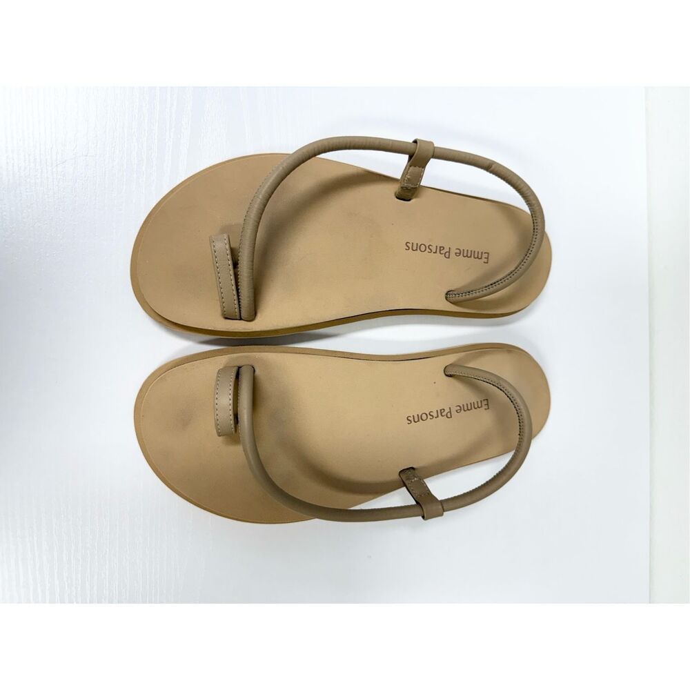 Emme Parsons Women's Tan Minimalist Toe-Ring Sandals - Picture 2 of 7